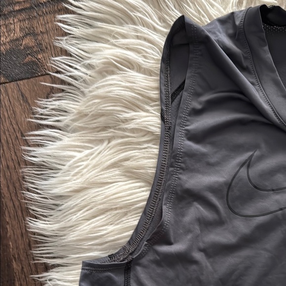 Nike Men's Charcoal Sleeveless Athletic Top - Picture 4 of 6